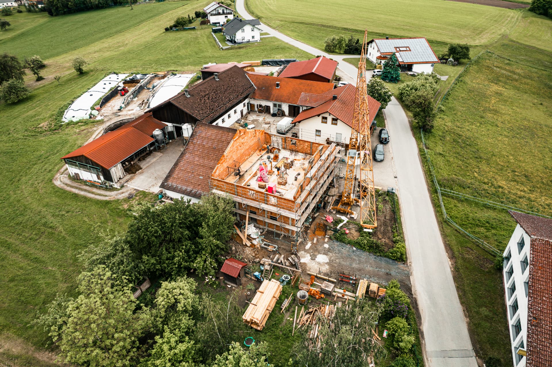 Rohbau im Bestand, Hofstelle